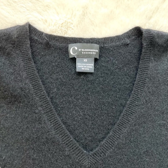 Bloomingdale’s cashmere sweater - Picture 4 of 4